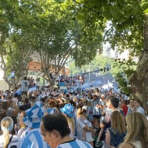 Gonzalo Heredia Instagram - Coronados de gloria vivamos.
Al pueblo, alegría. Siempre.
Argentina campeón del mundo 
18 de Diciembre de 2022.