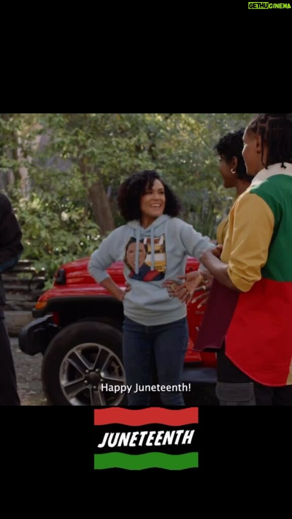 Grace Byers Instagram - 🗣️ IT’S JUNETEETH!! Whatcha’ll doin today?! 👀 ✔️ Grab your tribe ✔️ Go see The @Blackening ✔️ Have a Blackity-Black BALL Happy Juneteenth, Ya’ll. ✊🏽✊🏾✊🏿❤️🖤💚