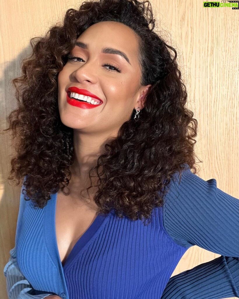 Grace Byers Instagram - Thank you to my glam team for the amazing energy and endless talent as we prepared for @accesshollywood today! 🔷 Chatting all things @harlemonprime S2, The Blackening and life. stylist x @adenarohatiner makeup x @tayriverabeauty hair x @rena.calhoun dress x @staud.clothing pumps x @sam_edelman jewelry x @sterlingforever 💙