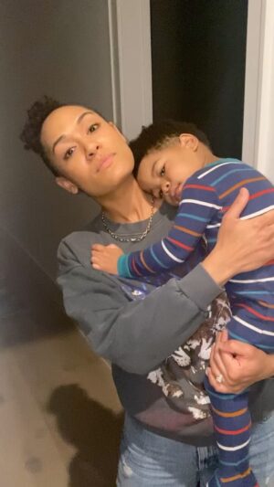 Grace Byers Instagram - 🗣 HEAR YE, HEAR YE!

There’s a new sheriff in town.🤠

Now - Yes, Trai wasn’t 𝑎𝑟𝑜𝑢𝑛𝑑. And yes, this may have been at a moment when he was sleepy and just wanted somebody - 𝑎𝑛𝑦𝑏𝑜𝑑𝑦 - to hold him - BUT! idc, idc.

This counts.

And ya’ll gonna let me HAVE THIS. 😩

🎥: @sweet_alyse 🤍