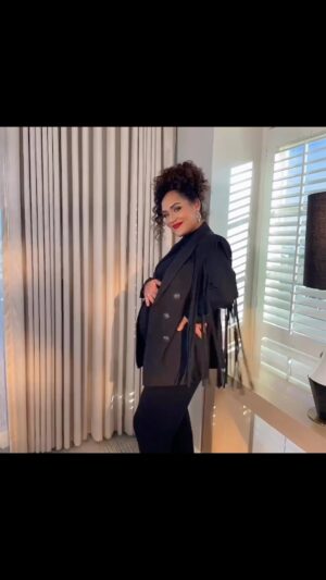 Grace Byers Instagram - Me and Baby Byers just out here promoting Harlem Season 2 on LA Press Junket Day! Thanks to all of the outlets for a great time. :)

New season of @harlemonprime drops TOMORROW on @primevideo 😍🎉

Glam - as always - couldn’t do it without you! 🖤

stylist x @adenarohatiner
hair x @rena.calhoun
makeup x @tayriverabeauty
jewelry x @sterlingforever
boots x @sam_edelman
jacket x @pinkoofficial
pants x @wayfclothing
Top @tedbaker