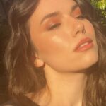 Grace Caroline Currey Instagram - Such a golden weekend. Thank you to everyone who made my time at @comicconla so full of love and light. Hair and Makeup: @elainakarras_