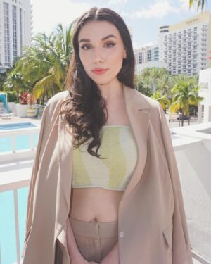 Grace Caroline Currey Instagram - Miami Beach, you’re lovely🌊 🐚 🧜🏻‍♀️
