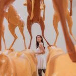 Grace Chan Instagram - It took me 32 years to finally understand art… ...and for some it may take longer or no time at all. You see, art to me has always been one of the most subjective human experiences. You can love it, understand it, be frightened by it, or confused by it. The list goes on. Visiting the newly opened Bruce Nauman exhibition at Tai Kwun, I felt all of the aforementioned emotions. The works are thought provoking and often requires a second look. His art really draws you in with its “loudness” in midst of the simplicity. This exhibition opened my eyes and mind. I loved it. I really do. My favorite work is the three heads “waterfall” piece which not only looks intriguing but pierces your memory with sight and sound. There’s so much to be experienced at this exhibition. I promise it won’t disappoint. Bruce Nauman Exhibition Period: Now to 18 August 2024 JC Contemporary and F Hall Gallery @taikwun.hk @taikwuncontemporary #TaiKwun #BruceNauman #BruceNaumanTaiKwun #大館 #布魯斯瑙曼 #大館當代美術館 #布魯斯瑙曼大館