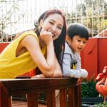 Grace Chan Instagram - 冇諗到個仔同我講好鍾意返學…🥹 原來係鍾意放學接佢嘅時候 睇吓有d咩snacks食🤣 But again, I was the same as a kid! 🤭 講真有邊個小朋友可以抗拒美味嘅小食呀？ As a mom, I love to make sure 要好食得又要健康啦！ Brownes Cheesies就係我嘅答案啦! 🧀 方便，好味，唔會食完成手立痴痴~packaging 仲好Q So good it’s worth dancing for! 😍 #BrownesCheesies