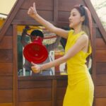 Grace Chan Instagram - 冇諗到個仔同我講好鍾意返學…🥹 原來係鍾意放學接佢嘅時候 睇吓有d咩snacks食🤣 But again, I was the same as a kid! 🤭 講真有邊個小朋友可以抗拒美味嘅小食呀？ As a mom, I love to make sure 要好食得又要健康啦！ Brownes Cheesies就係我嘅答案啦! 🧀 方便，好味，唔會食完成手立痴痴~packaging 仲好Q So good it’s worth dancing for! 😍 #BrownesCheesies