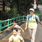 Grace Chan Instagram - 一家都鍾意毛蟲蟲😂 🐛🌳 It’s true what they say: kids really take after their parents… 尤其是我啲古靈精怪嘢😁🕷️ 不過唔係講笑～ 我啲仔仔真係好鍾意大自然！ 我覺得小朋友對於呢個世界充滿好奇係好可貴🥹 所以專程參加 Little Woods小樹林自然教育🌲 當中可以一邊用佢哋出嘅書裏面嘅圖 ⋯🐞 一邊喺度搵！ 係唔係好有心呢？😍 去完之後小朋友返屋企，就叫我打開本書俾佢哋睇 指住指住話自己親身見過😏☺️ sooo cool right? What new adventures lies in front of us next? 🤫😉 #聽得到看得見的香港生態百科 #大自然四季日夜奇遇記 #明窗出版社 #小樹林自然教育 #littlewoodshk