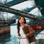 Grace Chan Instagram - 喺香港超過10年都唔知道⋯ 原來鯉魚門入面有一啲咁靚嘅景色！ Honestly it never ceases to amaze me how many beautiful and unsuspecting places HK has. 🥹 I mean the fact that you can find mountainous terrains and rocky beaches in the SAME area is unbelievable 😍 所以唔好話我唔益你 下次你哋諗住影OOTD 都可以選擇嚟呢個地方～ Speaking of my outfit, I’m obsessed with the latest collection from @gerarddarel which is focuses on a chic, relaxed and fresh look… 👀 You know the drill: tell me your favorite look below! #gerarddarel #gerarddarelhk