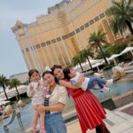 Grace Chan Instagram - Carlos & LouLou’s FIRST TIME IN MACAU! 🥹🩷 I loooove making vlogs with me and the kids, and I wish I did them more often… not only does it capture all the candid and sweet moments, but it’s sort of a way for me to “lock” up this time of their life (they grow up too fast!! 😮‍💨) And just last week, lil Carlos and his newest best friend LouLou went to Macau for their FIRST time and had such a fun time experiencing the new Galaxy Kidz Macau! Don’t tell anyone, 🤫 but it was also his first time having a vanilla cupcake, which he learned how to decorate at the cooking workshop. And just like his mother, he really has a sweet tooth!🦷🧁 If you haven’t been yet, the new edutainment center really is the perfect combo of fun and learning with 10 interactive zones! 😉 #GrandResortDeck #andazmacau #saffronmacau #GalaxyKidz