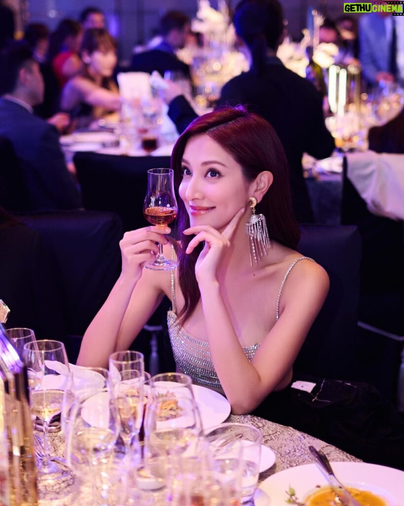 Grace Chan Instagram - nights like these… ✨ you know the saying about how what we post on social media and reality sometimes differs? But sometimes there’s a special occasion when the two beautifully merge…it’s rare, and it shines 💎 Thank you @camuscognac for having me at the Chaine Bailliage Diamond Ball~ it was definitely a night to be remembered 🤍