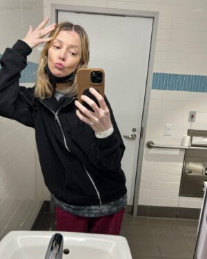 Grace Helbig Instagram - Scenes from chemo round 5! We’re officially 5/6th of the way through chemo!!! I can’t even process that right now, it’s all been so surreal. I brought this hat gifted to me by a friend of @mametown’s for a lil photo shoot. (If you listen to TMGW you know!) @elliottmorgan thought it was maybe “too dark” of a joke. Maybe he’s right, but I’ve lost my baseline for what’s normal or appropriate or “real life” at the moment so we’re just having fun! 5 infusions down! The adorable horrors of recovery await but we’re fucking doing it! 💪🏻🙃 #aintdeadyet