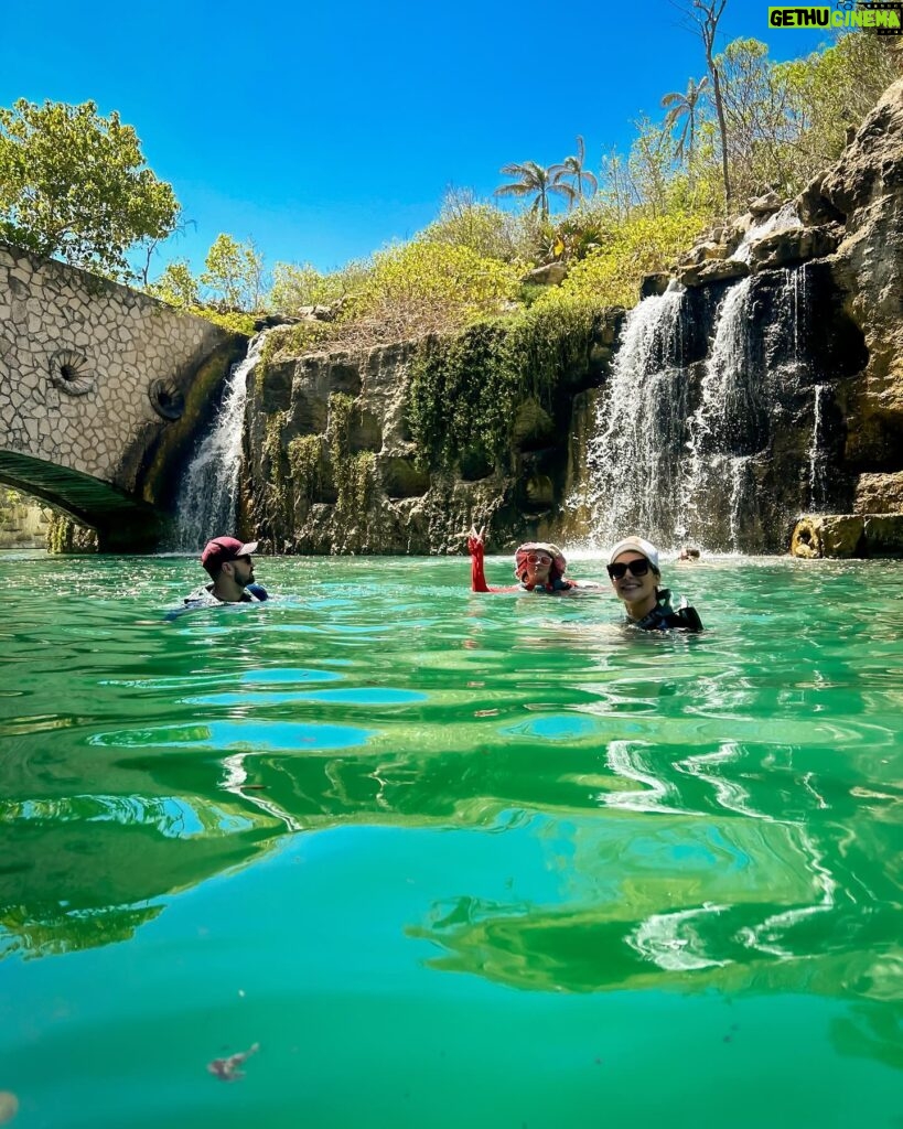 Grace Helbig Instagram - Went to Mexico with the best people and had the best time. It was so fun I was hardly on my phone. Refreshing! But here’s proof of travel in case you were worried I might be in a Mayan Riviera prison 🙃