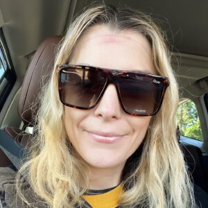 Grace Helbig Instagram - Scenes from chemo round 2! We are poisoning the shit out of this breast cancer and it feels good (and sometimes bad)! But happy to be on this absolutely wacky rollercoaster! Thanks for all the encouraging messages. They are truly so nice and so sweet and sometimes I don’t know how to process them but then again this whole thing is wild to process and maybe that’s kinda what makes it sneaky fun. Anyway I’m full of steroids now so if you need me I’ll probably be cleaning my entire house or installing a new sprinkler system, I dunno this stuff makes you feel like you can do anything for a very brief window. Maybe I’ll clean all the windows. Gotta go! Hell yeah for a successful round 2! 💪🏻🙃