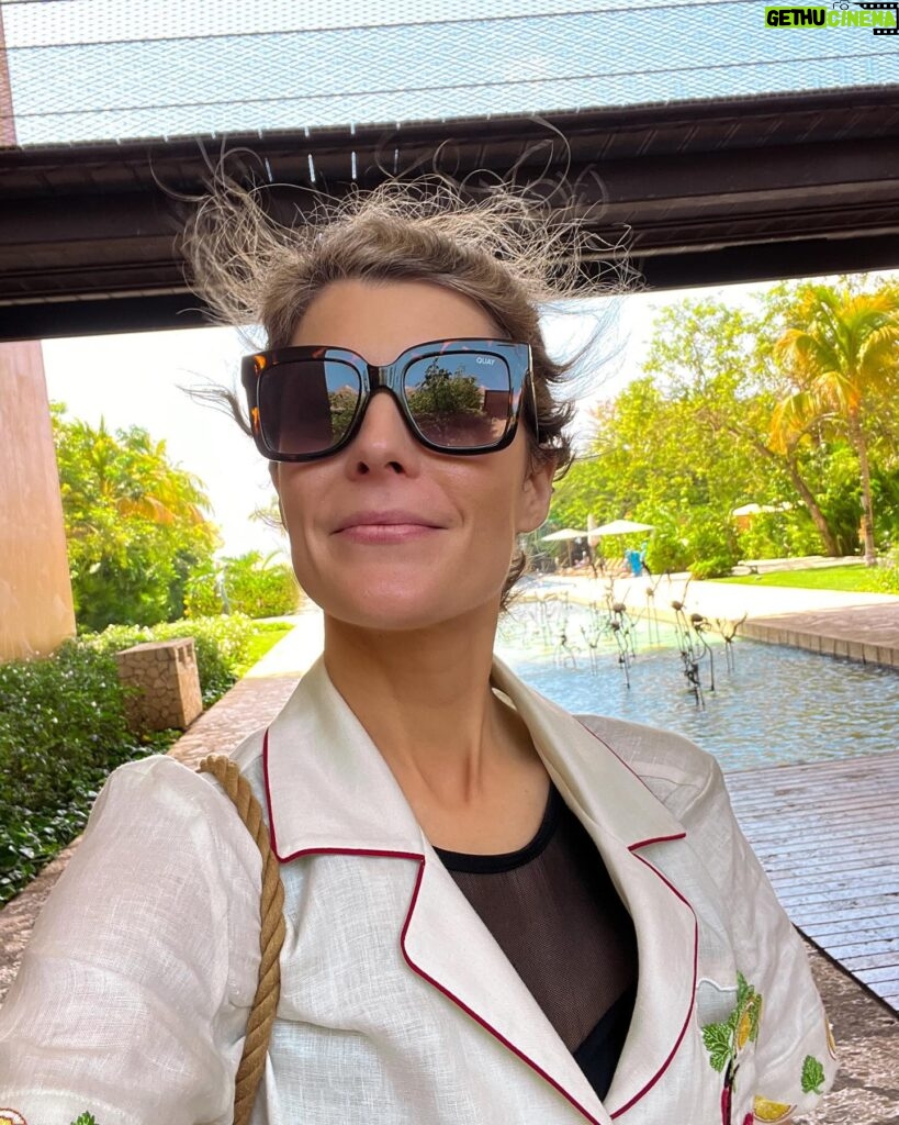 Grace Helbig Instagram - Went to Mexico with the best people and had the best time. It was so fun I was hardly on my phone. Refreshing! But here’s proof of travel in case you were worried I might be in a Mayan Riviera prison 🙃