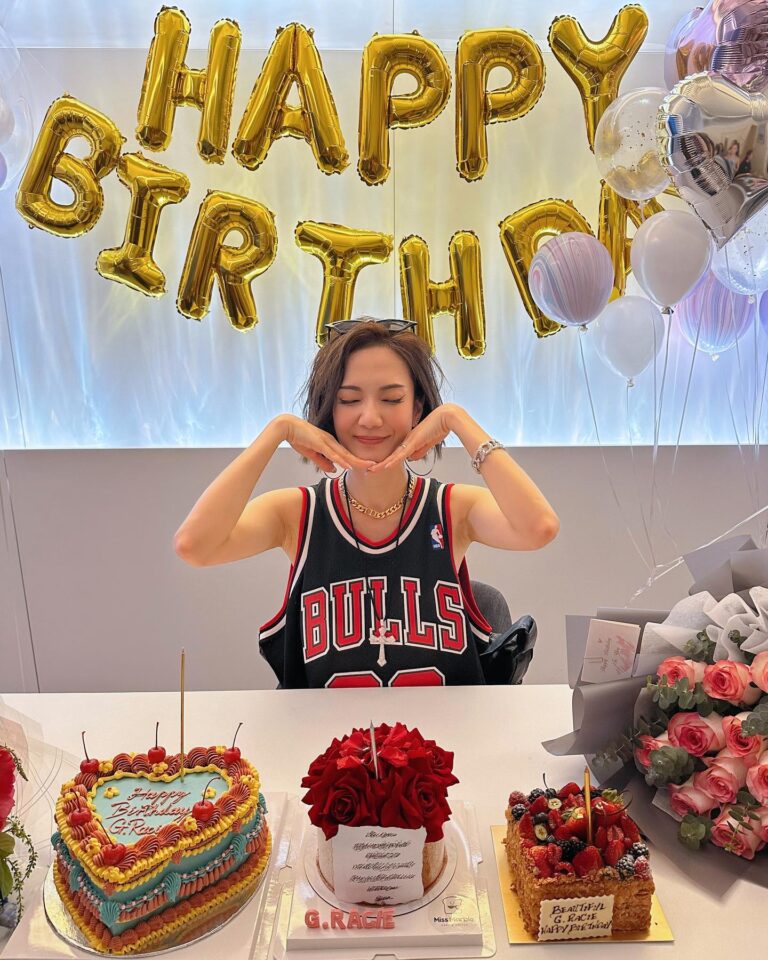 Grace Wong Instagram - Best Birthday Everrrrr 🥳🥳🥳 Two things I wanted this year, a Ghetto Fabuloussss Dance Partayyyy 🥵 And a prayer time for all my friends in the entertainment industry 🥹🙌🏻 This industry really gets you down sometimes, with you not feeling you good enough, comparison, chasing fame and fortune. You have highs n lows, and when it’s low it gets really really hard to stay joyful and be yourself. Thank you Jesus for blessing me with all these brothers and sisters in my life who share my passion for music, dance and Jesus! I love every single one of yaaaaaaaa!!!! 😘😘😘😘🥰😍😍🥰 And to my family who made it all happen @dchang515 @janice_vidal @jillvidal @chungshersher @sukiekie @ediechang and @cherylck92 I appreciate everything you do for me from the bottom of my heart! My heart is full and my legs is sore. That’s a good birthday 🤣🤣🤣 Hallelujah 😇 PS. Can’t wait to party it up w Jesussss in the Holy City 🤭 y’all want tickets? Cuz I know how to get u in 😉