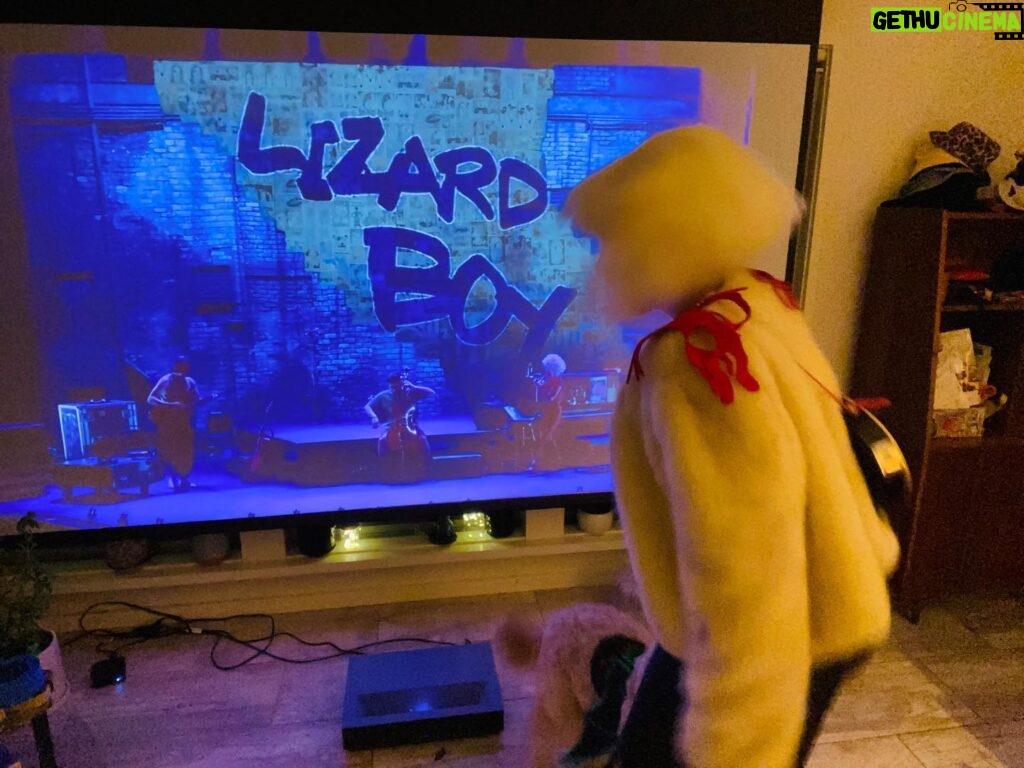 Gracie Gillam Instagram - For Halloween we dressed as the cast of ‘Lizard Boy’ which is my favorite musical now! It was written by it’s star @justinhuertas, and has only two other cast members @kiki_dela and @billytwotimes. The cast plays all the instruments for the show and fill the space with pantomime action in a way that is so groundbreaking and inventive. It also particularly resonates in these extra-lonely times. You too can watch ‘Lizard Boy’ on demand through November 14th by searching for “Lizard Boy” and clicking the theatreworks.org link!