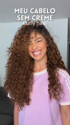 Graciely Junqueira Instagram - Testando meu cabelo sem creme depois de anos … 😱🥺
#cabelocacheado #cachos #finalizaçãocachos #finalizacaosemcreme