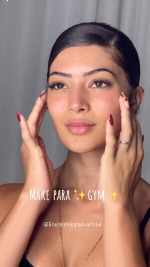 Graciely Junqueira Instagram - Makeup para gym 

#tutorialmakeup #makeparaacademia #makeglow #explorar