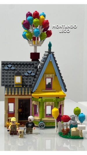 Graciely Junqueira Instagram - Hoje montei um lego pela primeira vez e AMEEEIIII, ver a casinha tomando forma aos pouquinhos é muito prazeroso, sem contar que o processo todo relaxa e acalma a mente 🐕🏠🎈🧓🏻