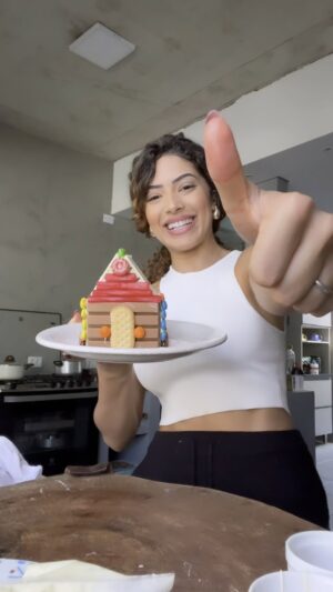 Graciely Junqueira Instagram - Part 1/ casinha natalina de kit kat 

Ja salva pra poder reproduzir nesse natal