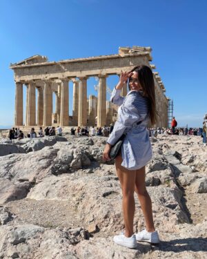 Gredmarie Colón Instagram - When in Athens… 🇬🇷 📍

Ruinas Antiguas 🏛️🪨

Cuando era niña quería ser Arqueóloga. Me fascinan demasiado todas las estructuras antiguas y toda su historia. 

#athens #greece #memories #dreamdestination #birthdaypresent #magicalplace #acropolis #partenon #greek #history #fyp