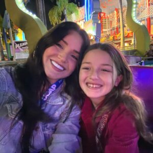 Gredmarie Colón Instagram - Feliz Víspera de Reyes 👑🐫🐫🐫 

#universalstudios #islandofadventure #orlando #gredmariecolon #visperadereyes #family #kamilia #fyp