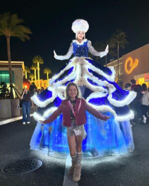 Gredmarie Colón Instagram - Feliz Víspera de Reyes 👑🐫🐫🐫 

#universalstudios #islandofadventure #orlando #gredmariecolon #visperadereyes #family #kamilia #fyp