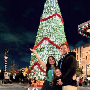 Gredmarie Colón Instagram - Feliz Víspera de Reyes 👑🐫🐫🐫 

#universalstudios #islandofadventure #orlando #gredmariecolon #visperadereyes #family #kamilia #fyp
