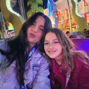 Gredmarie Colón Instagram - Feliz Víspera de Reyes 👑🐫🐫🐫 

#universalstudios #islandofadventure #orlando #gredmariecolon #visperadereyes #family #kamilia #fyp