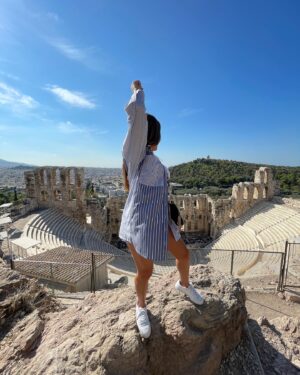Gredmarie Colón Instagram - When in Athens… 🇬🇷 📍

Ruinas Antiguas 🏛️🪨

Cuando era niña quería ser Arqueóloga. Me fascinan demasiado todas las estructuras antiguas y toda su historia. 

#athens #greece #memories #dreamdestination #birthdaypresent #magicalplace #acropolis #partenon #greek #history #fyp