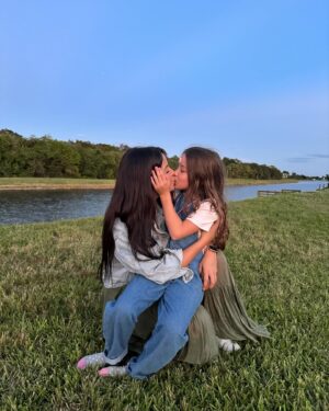 Gredmarie Colón Instagram - GOD is this story 🙏🏻 

¡Saludos! Les deseo salud y abundantes bendiciones con mucho respeto y amor. DLB

Happy Holidays 🎄❤️ xox