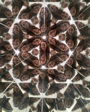 Gredmarie Colón Instagram - “Proof” of gravity 〽️

🤸🏻🤭

#illusion #fun #floating #gravity #fyp #museumofillusions #gredmariecolon