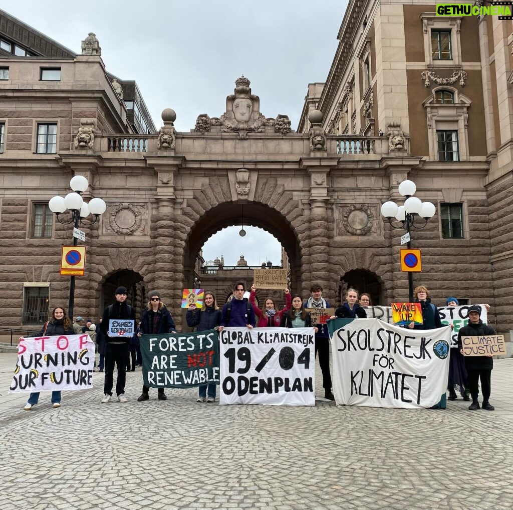 Greta Thunberg Instagram - Week 295. Join us next Friday 19/4 for the global climate strike! In Stockholm we meet at 10 on Odenplan. #FridaysForFuture #ClimateStrike #ClimateJusticeNow