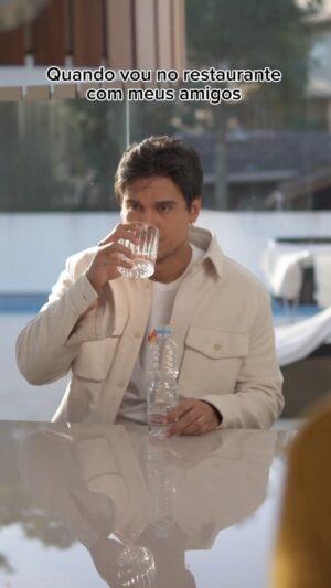 Gustavo Stockler Instagram - Nunca vi agua tão cara assim