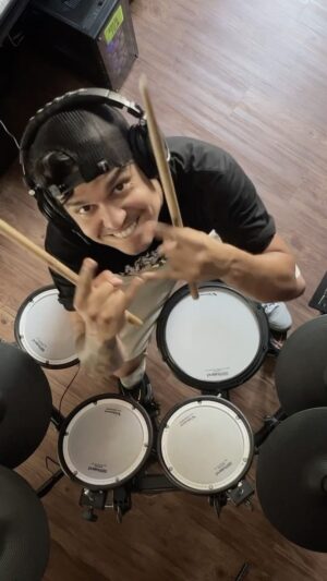 Gustavo Stockler Instagram - E num é que deu certo?  Que nostalgia boa hahaha @roland_brasil