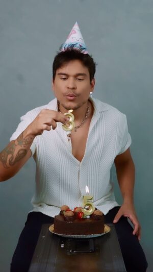 Gustavo Stockler Instagram - PARABÉNS PRA MIM! 25 ANINHOS! 🎂🎉