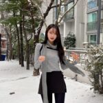 Gyeongree Instagram - 눈.. 꽤나 좋아하는 척😬