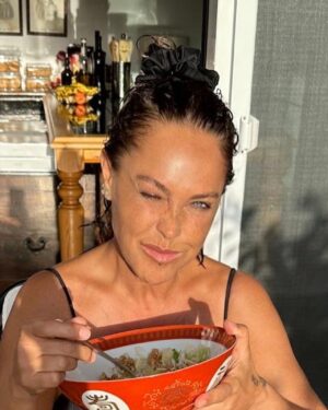 Hülya Avşar Instagram - 🤫😆😂😌