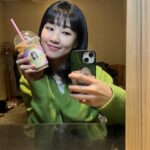 Ha Yoon-kyung Instagram - 추운 촬영날 덕분에 맘이 따뜻해졌어요🖤 고마와요 햇살단🥹☀️