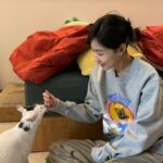 Ha Yoon-kyung Instagram - 애기들로 만든 우정 티-샤쓰 보나 손은 금손~🖤