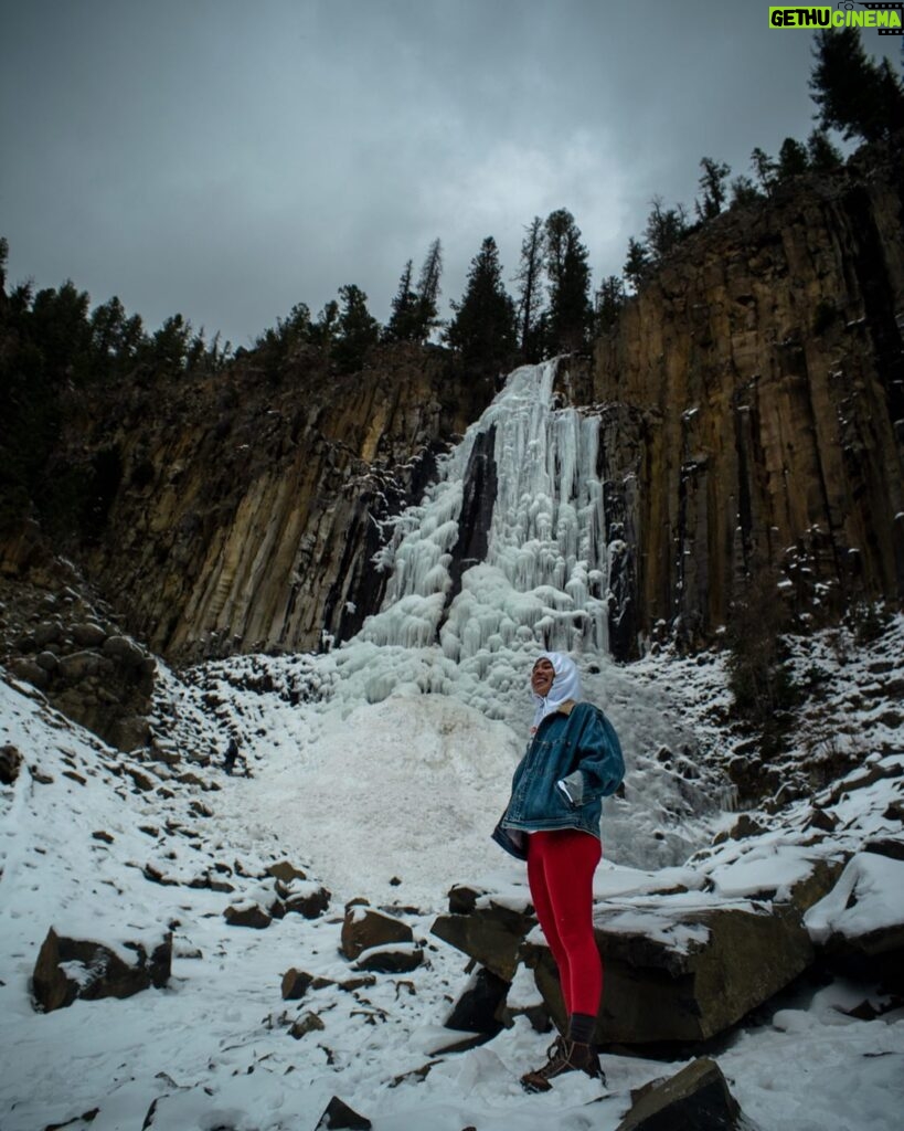 Haley Lu Richardson Instagram - A frozen waterfall with brother @realowenteague