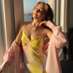 Haley Lu Richardson Instagram - On my way to meet Miranda, Charlotte and Samantha💁‍♀️ wearing the new @DVF & @Target collection #DVFxTarget #targetpartner