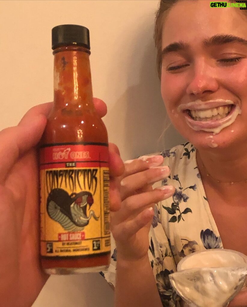Haley Lu Richardson Instagram - I’d be a really great/unproblematic guest👍 @firstwefeast @seanseaevans