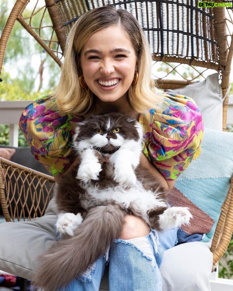 Haley Lu Richardson Instagram - me & my husband @shutterstocknow/@chelsealaurenla