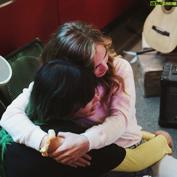 Haley Lu Richardson Instagram - I love hugs so much 🥺 and you can watch @unpregnantmovie tomorrow on @hbomax ! 🍇