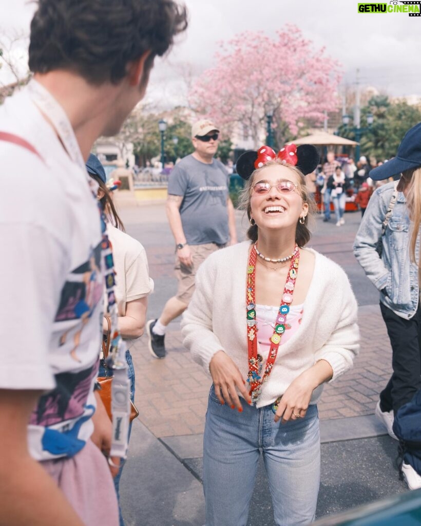 Haley Lu Richardson Instagram - 25 pictures cause I turned 25 (if you believe in age and numbers and stuff) 🐭 these photos make me very happy and were taken by koigran allgahn (aka @keeoone )