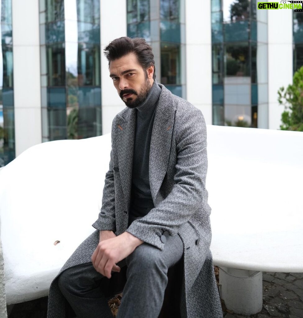 Halil İbrahim Ceyhan Instagram - GENERAL COORDINATOR: ZİŞAN SEÇKİN @zisanseckin PHOTOGRAPH: ALINA KVITKA @kvitka.photo PRODUCTION: DİLAY SEÇKİN @dilaysjoker FASHION DIRECTION: OLGA KALEMCİ @olgakalemci HAIR STYLING: SABİT AKKAYA @sabitakkaya MAKE-UP: CÜNEYT SEVEN @cuneytseven STYLING: MARYAM IRANIASL @meryem_ir29 ALL COATS : @ferruhkarakasli PHOTOGRAPH ASSISTANT: FIRAT ÖZMÜŞ @firatozmuss HAIR STYLING ASSISTANT: ERCAN TEKELİ tekeli77_ LOCATION: SWISSÔTEL THE BOSPHORUS @swissotelthebosphorus