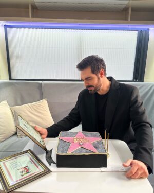 Halil İbrahim Ceyhan Instagram - Yeni yaşımda beni yalnız bırakmayan, yardımseverliğiyle bu günümü yüzlerce güzel kalbe dokunarak, mutluğumu çoğaltan paylaşan güzel insanlar hepinize çok teşekkür ederim. İyi ki varsınız hepinize kucak dolusu sevgiler saygılar, birlikte daha nice yıllara…🤍