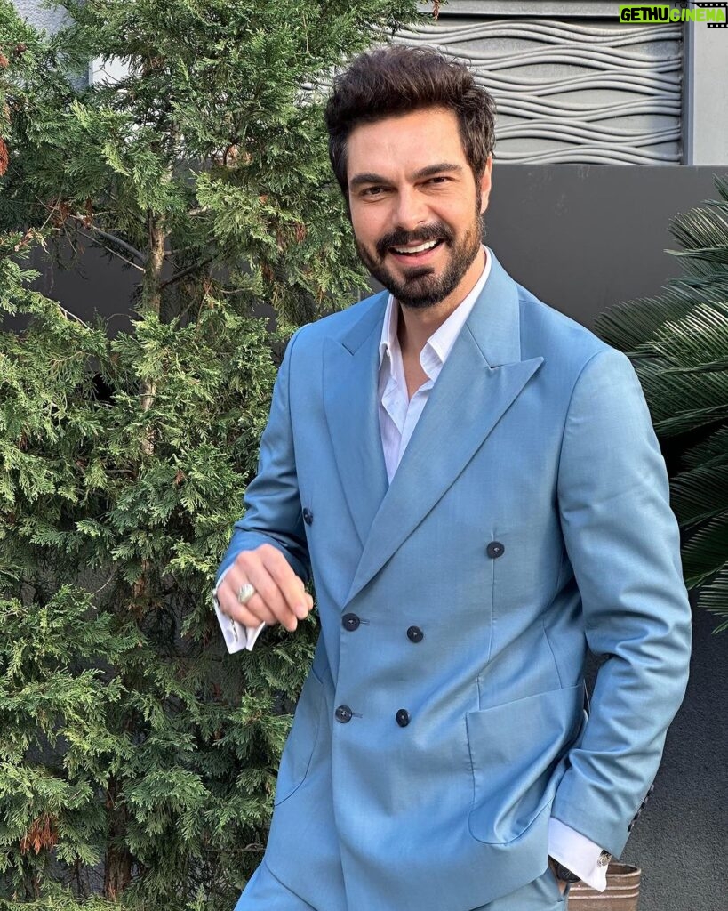 Halil İbrahim Ceyhan Instagram - LBC ROTANA Kanalı ile çok keyifli bir röportaj yaptık yakında… 🙌🏼 Takım: @emreerdemoglu Styling: @hamiyetaktass @management.be