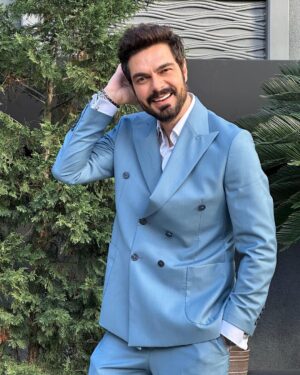 Halil İbrahim Ceyhan Instagram - LBC ROTANA Kanalı ile çok keyifli bir röportaj yaptık yakında… 🙌🏼 

Takım: @emreerdemoglu 
Styling: @hamiyetaktass 
@management.be